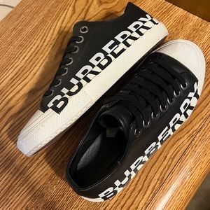 Burberry sneakers black and white
